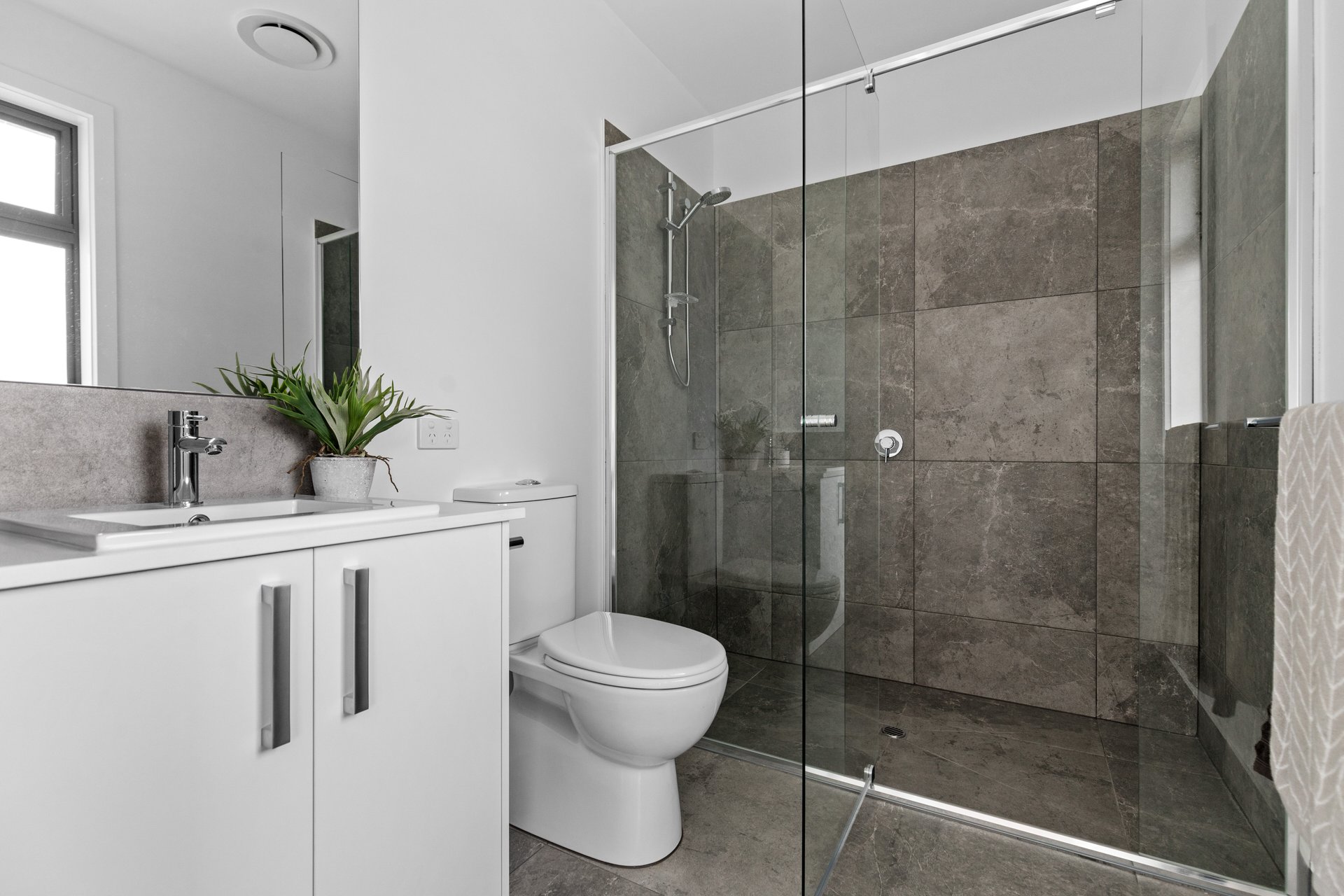 2/24 Centenary Street, Seaford image 2