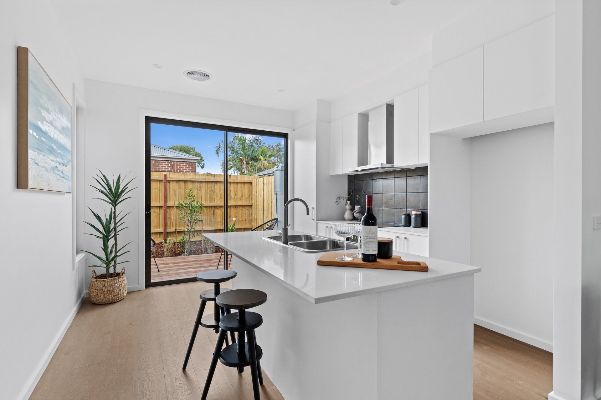 2/24 Centenary Street, Seaford image 1