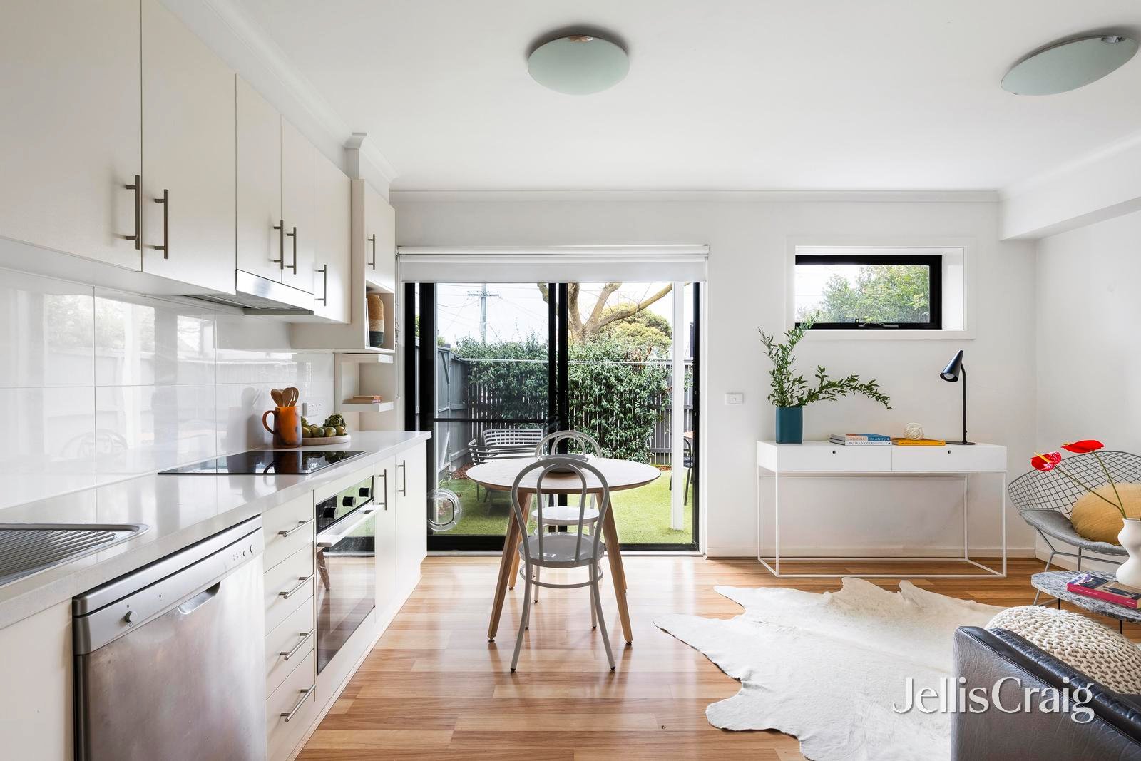 2/24 Como Street, Alphington image 1