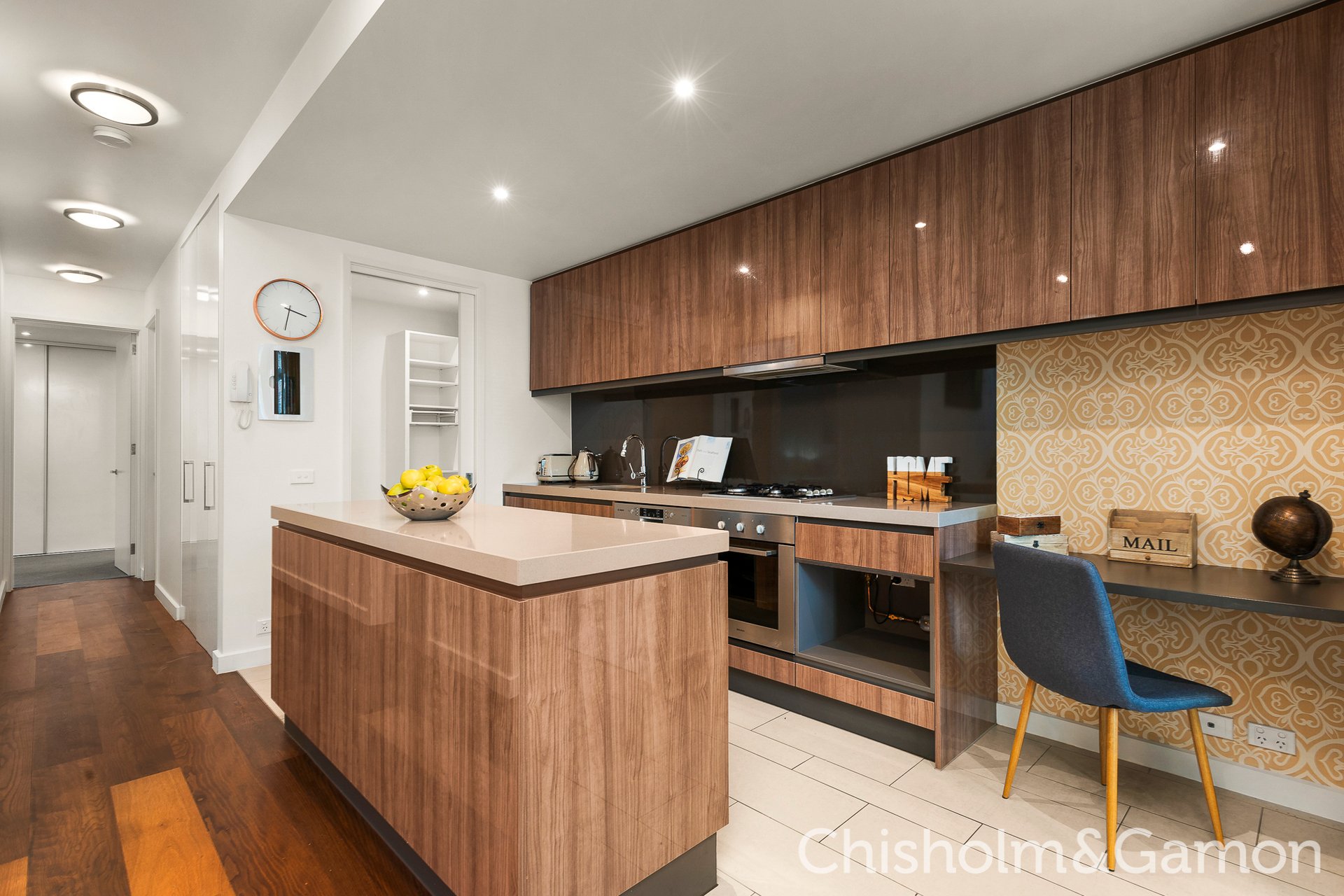 2/24 Crimea Street, St Kilda image 1