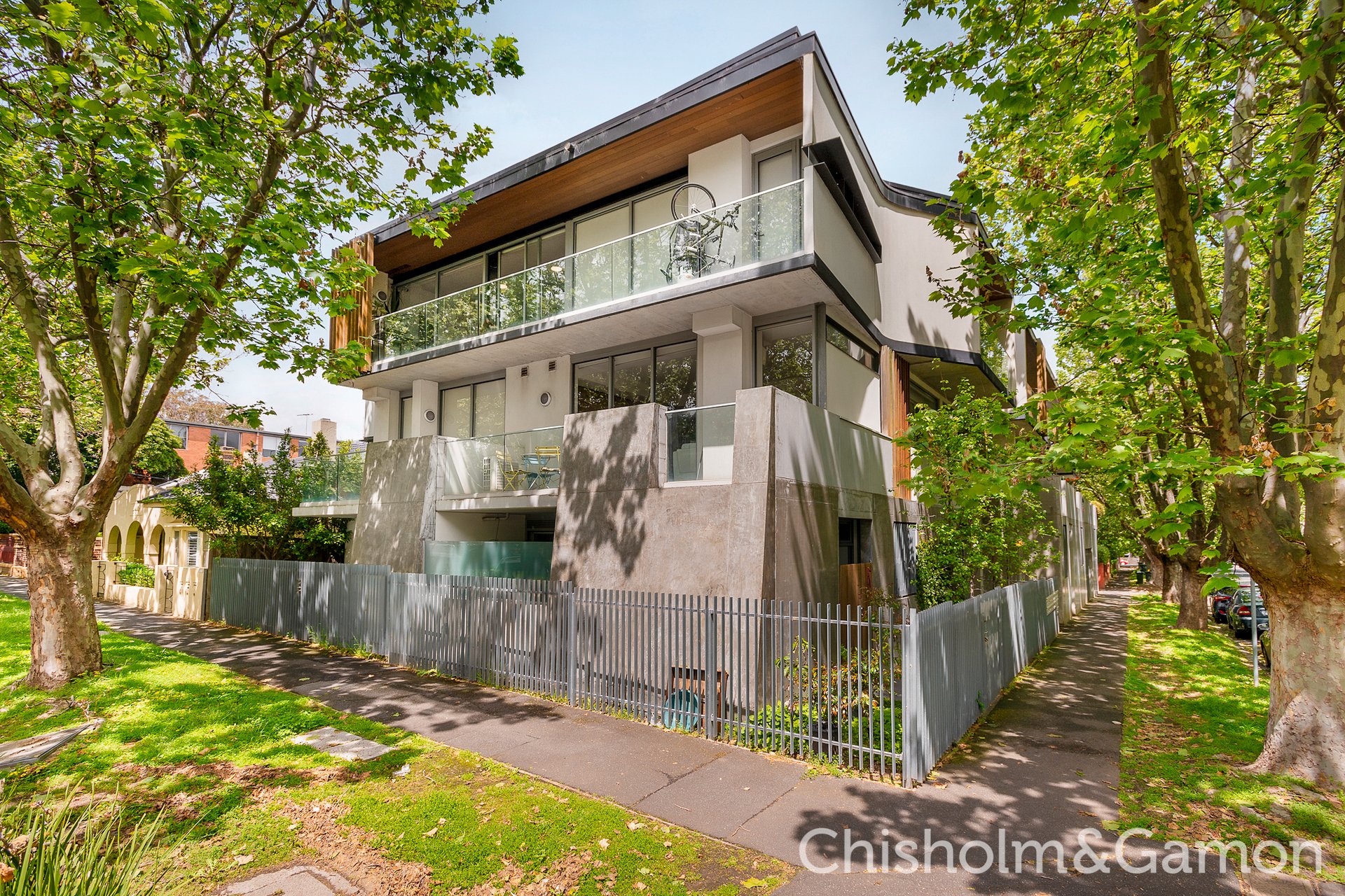 2/24 Crimea Street, St Kilda image 2