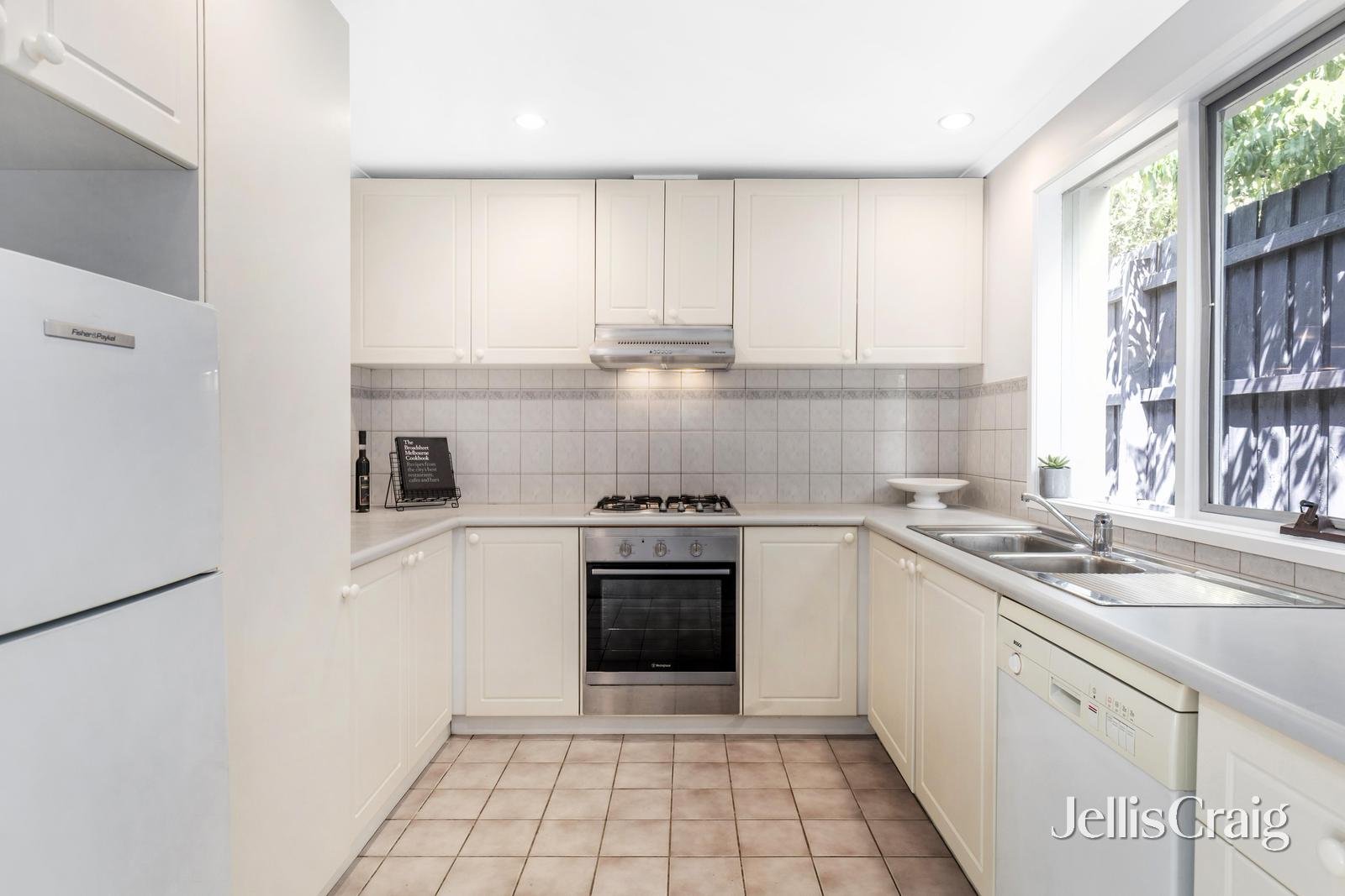 2/24 Disraeli Street, Kew image 5