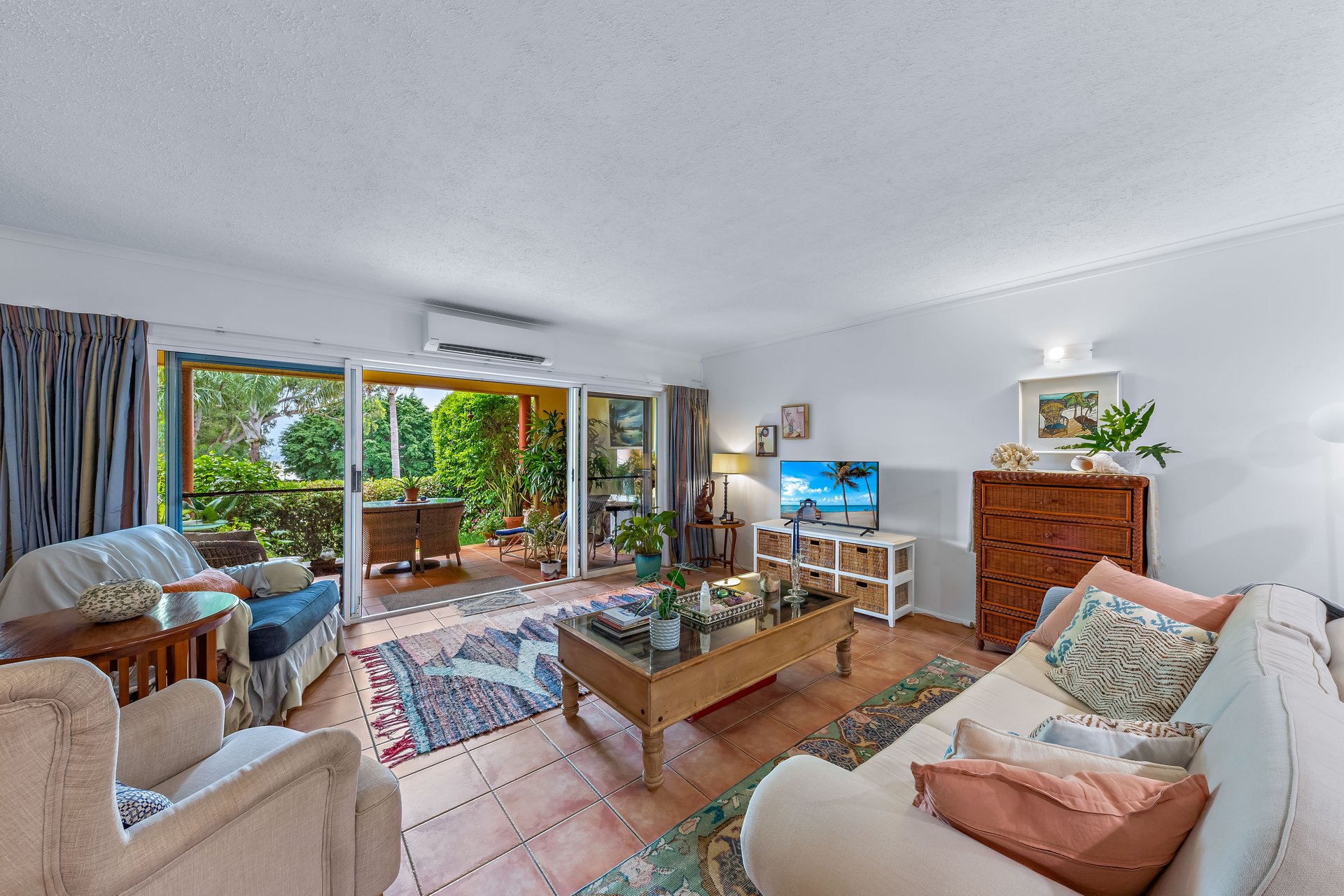 2/24 Island Drive, CANNONVALE QLD 4802