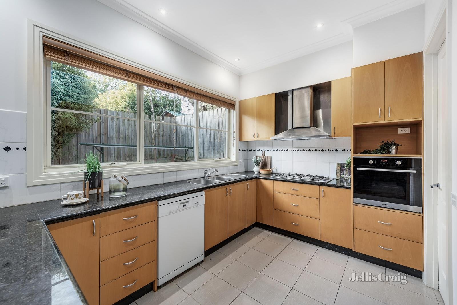 2/24 Norbert Street, Balwyn image 6