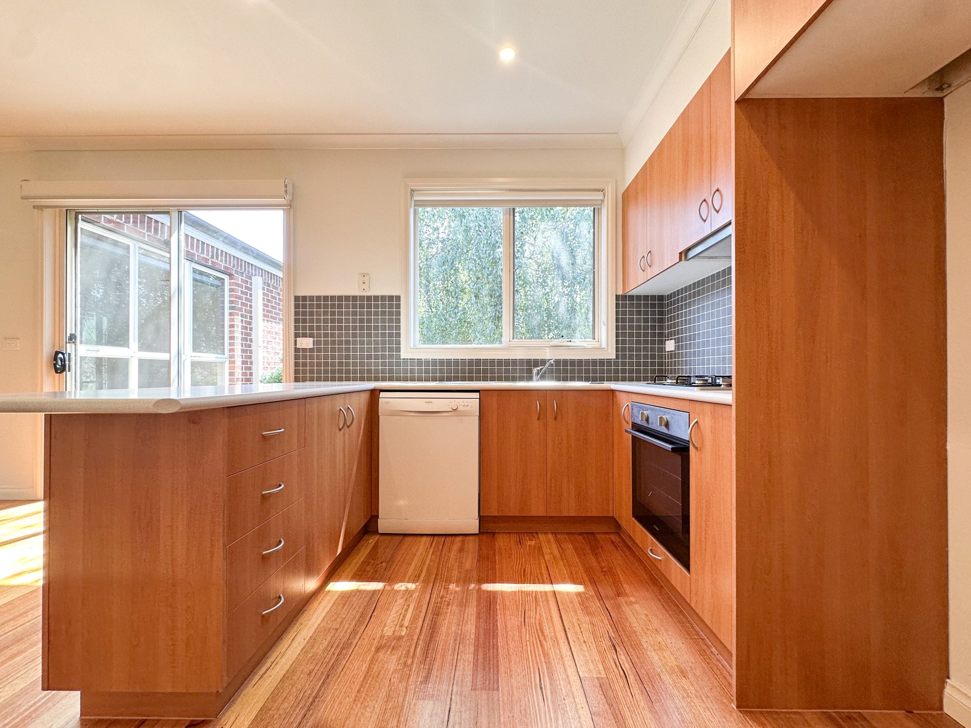 2/24 Panorama Street, Clayton image 2