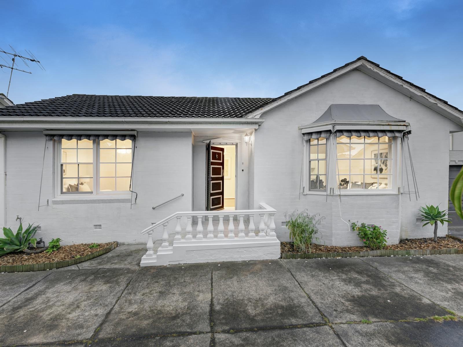 2/24 Parkside Street, Elsternwick image 1