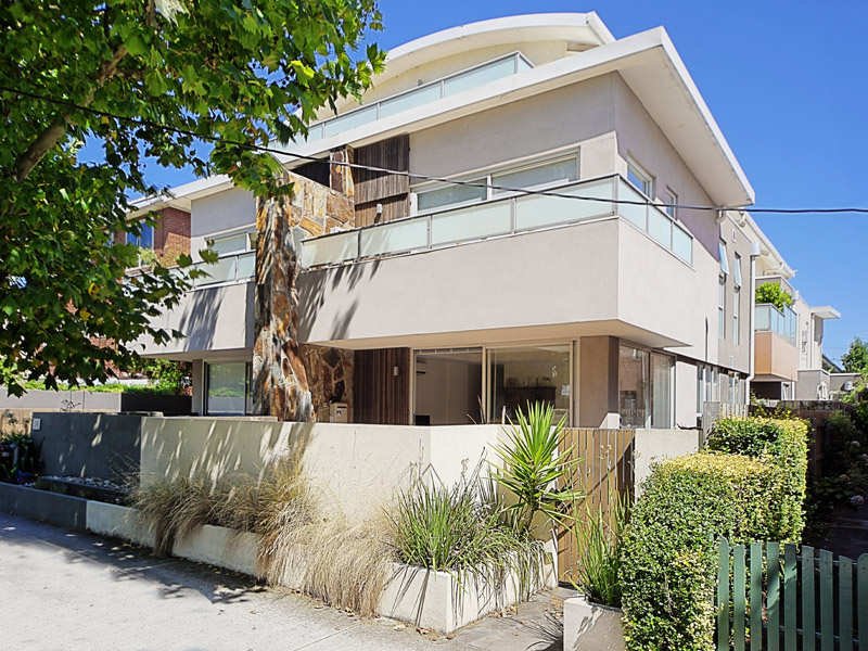 2/24 Pine Avenue, Elwood image 4