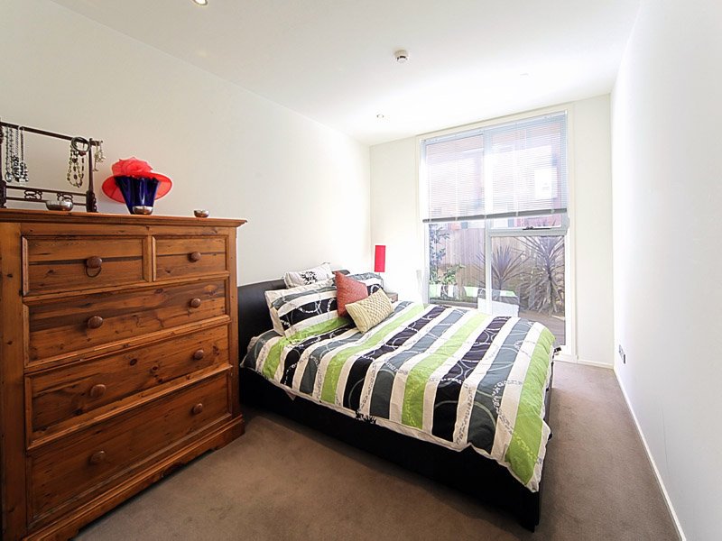 2/24 Pine Avenue, Elwood image 5