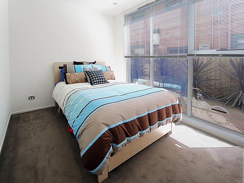 2/24 Pine Avenue, Elwood image 6