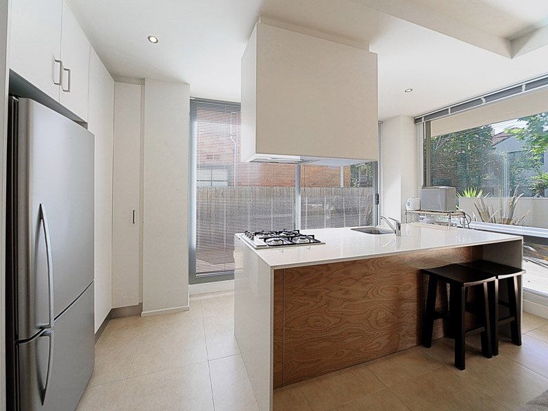 2/24 Pine Avenue, Elwood image 7