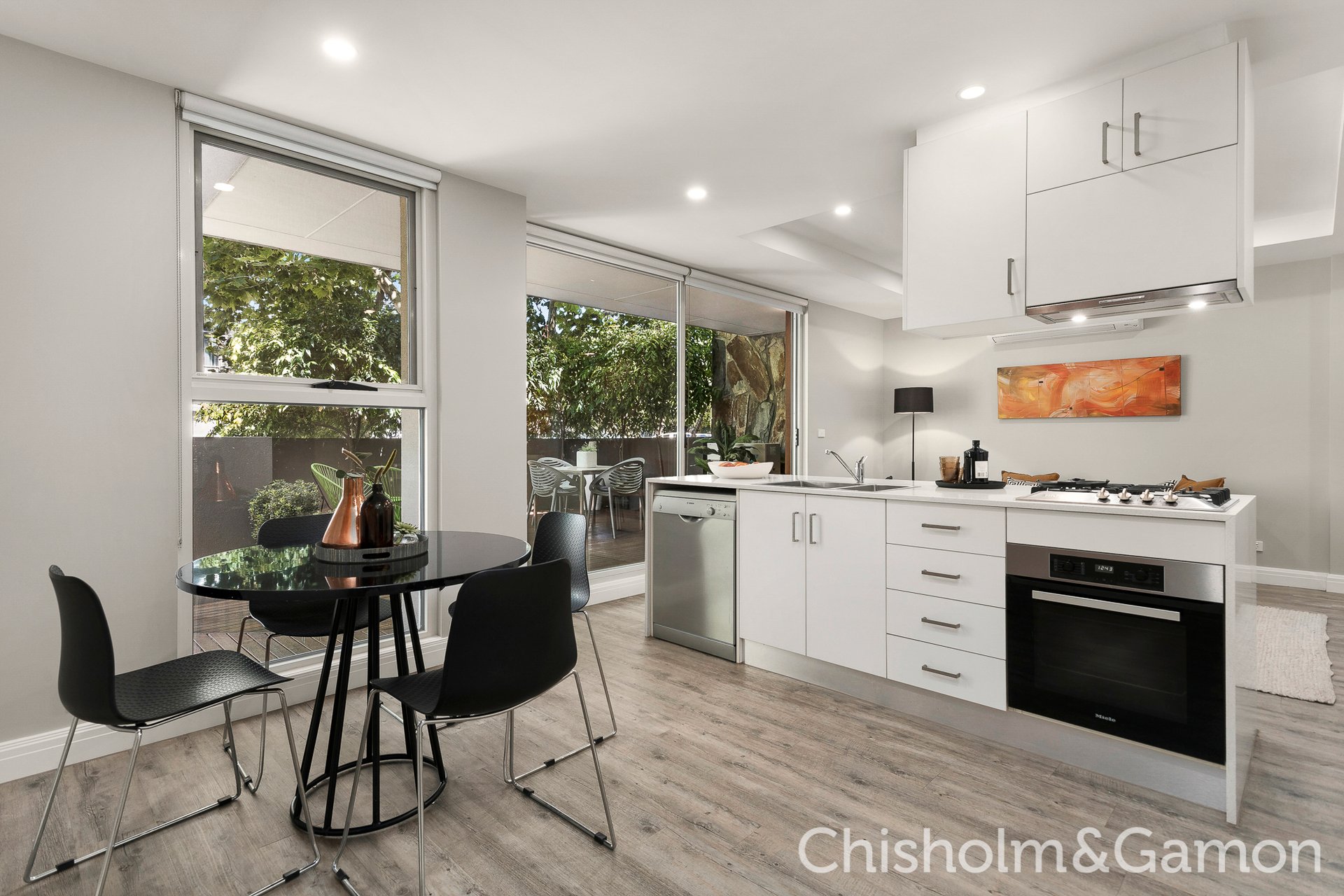 2/24 Pine Avenue, Elwood image 4