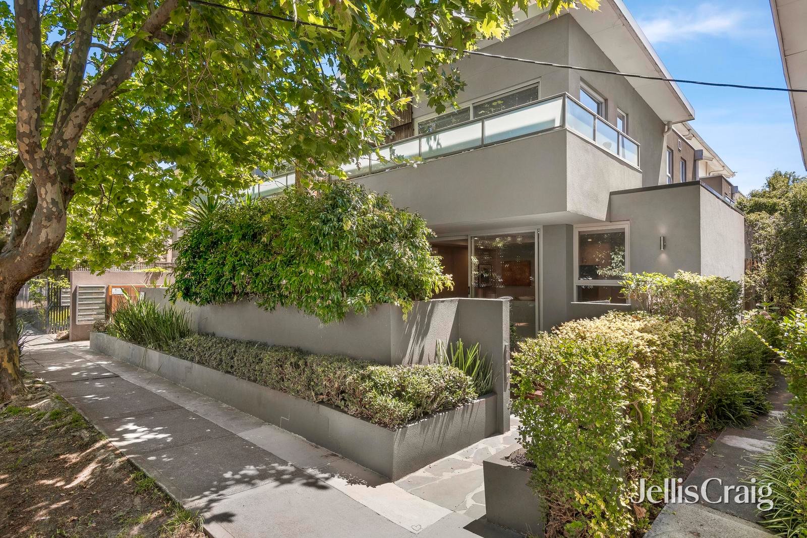 2/24 Pine Avenue, Elwood image 1