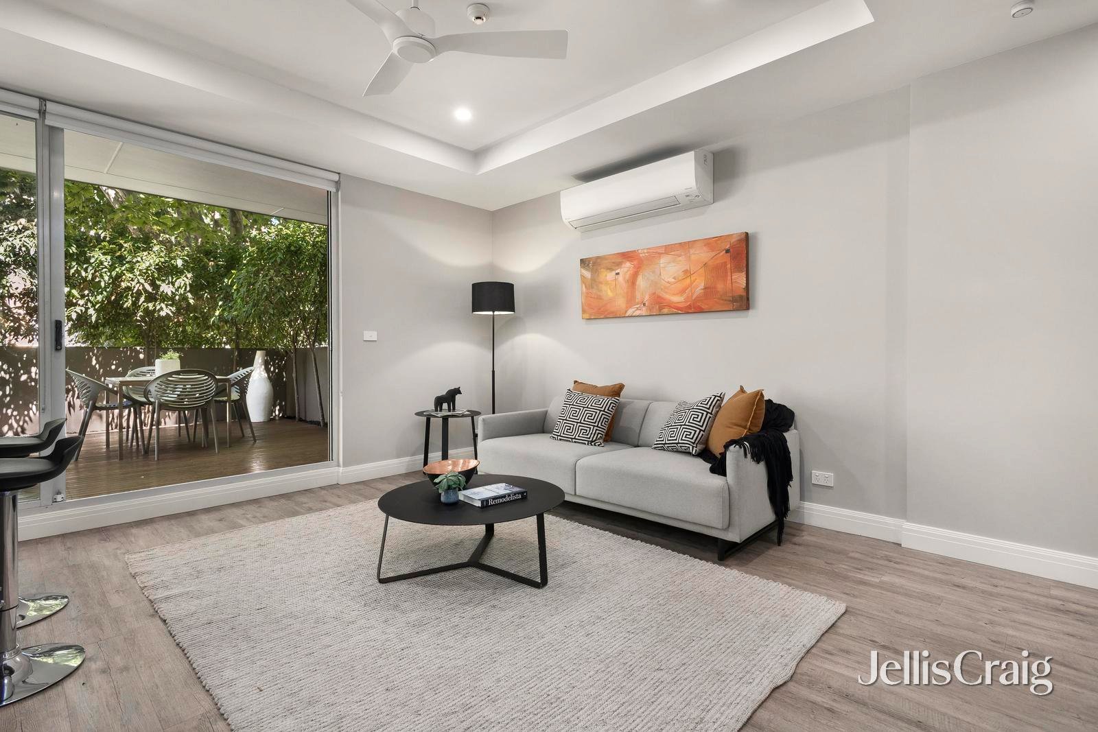 2/24 Pine Avenue, Elwood image 5