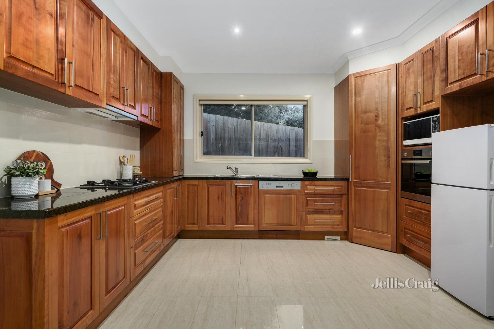 2/24 Roberts Street, Glen Waverley image 6