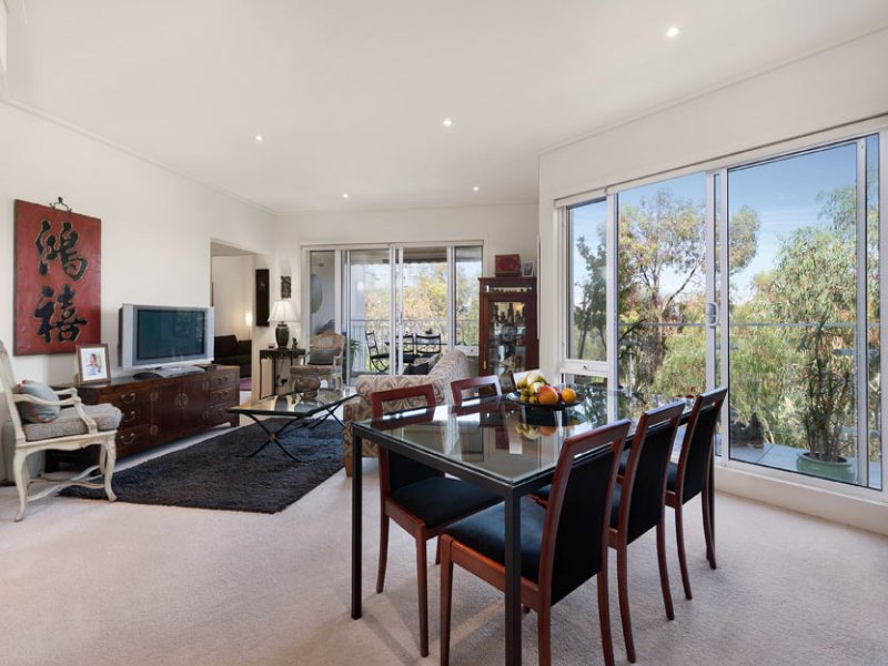 22/4 Seisman Place, Port Melbourne image 1