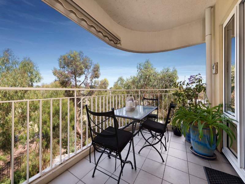 22/4 Seisman Place, Port Melbourne image 2