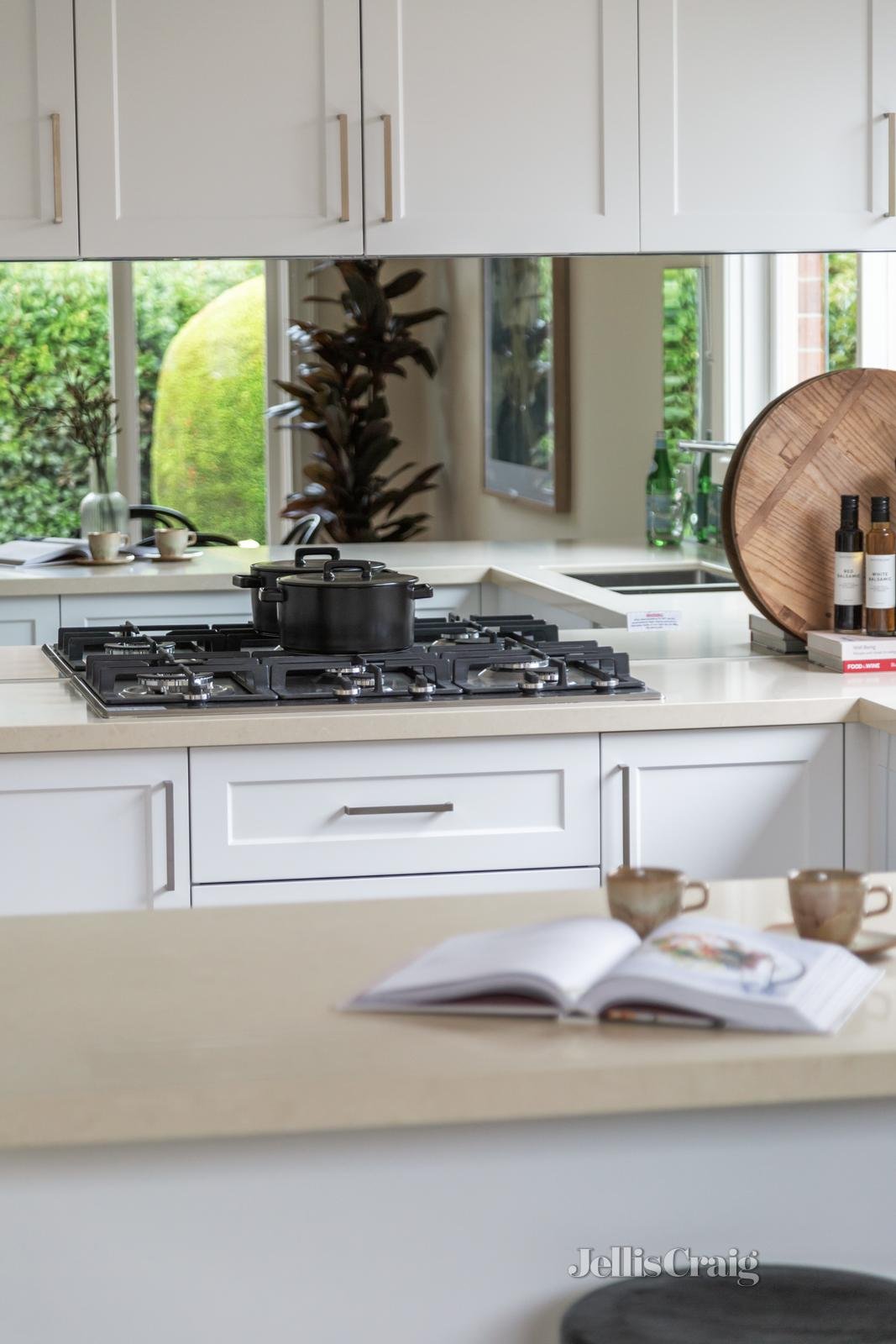 2/24 Severn Street, Balwyn North image 12