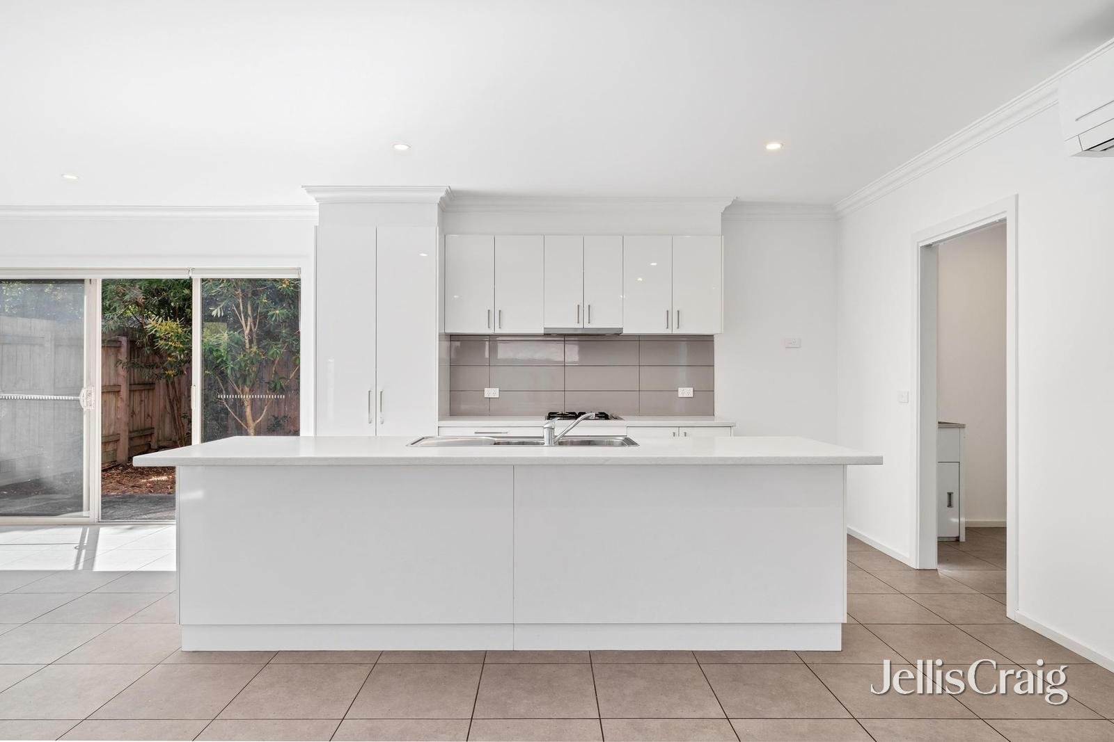 2/24 Vinter Avenue, Croydon image 4