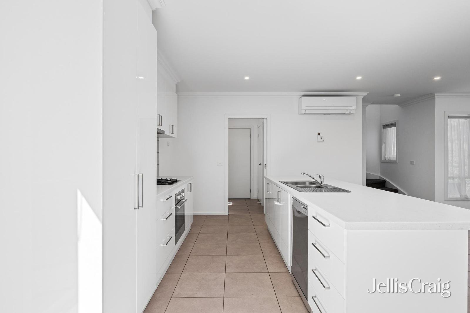 2/24 Vinter Avenue, Croydon image 5