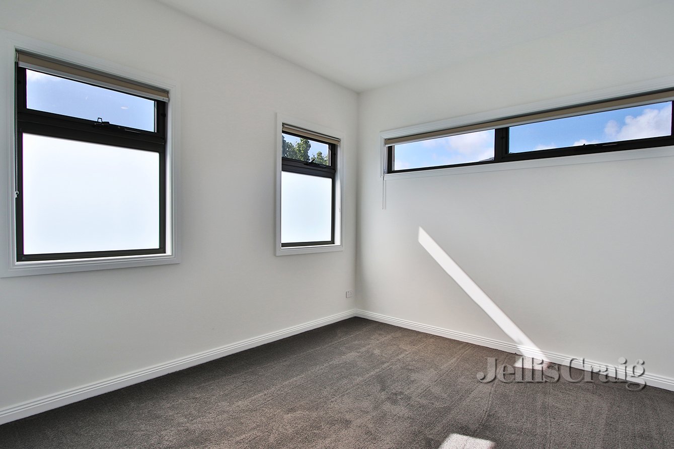 2/24 Walker Road, Mount Waverley image 5