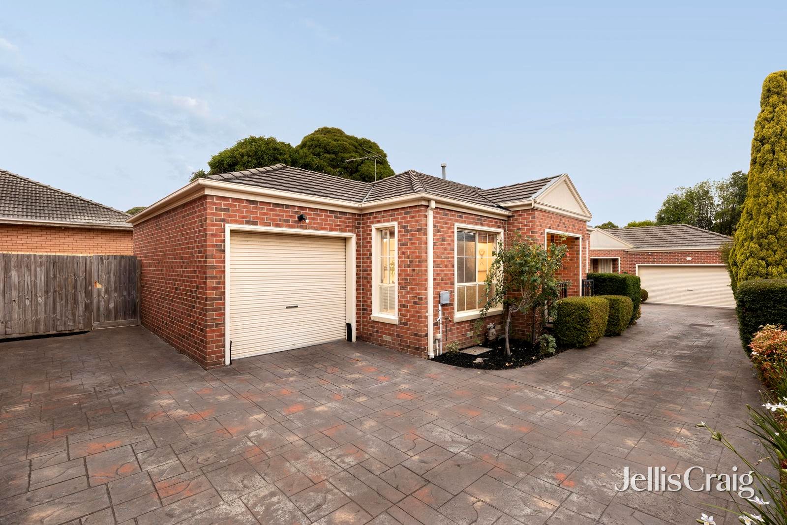 2/24 Willow Avenue, Glen&nbsp;Waverley image 2