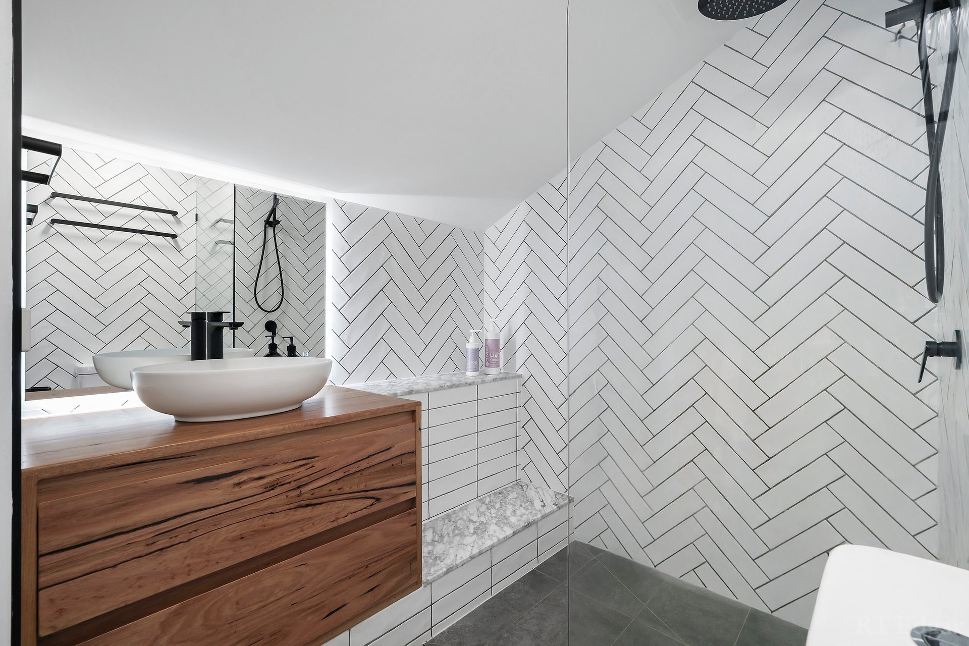 Property Gallery Thumbnail 8
