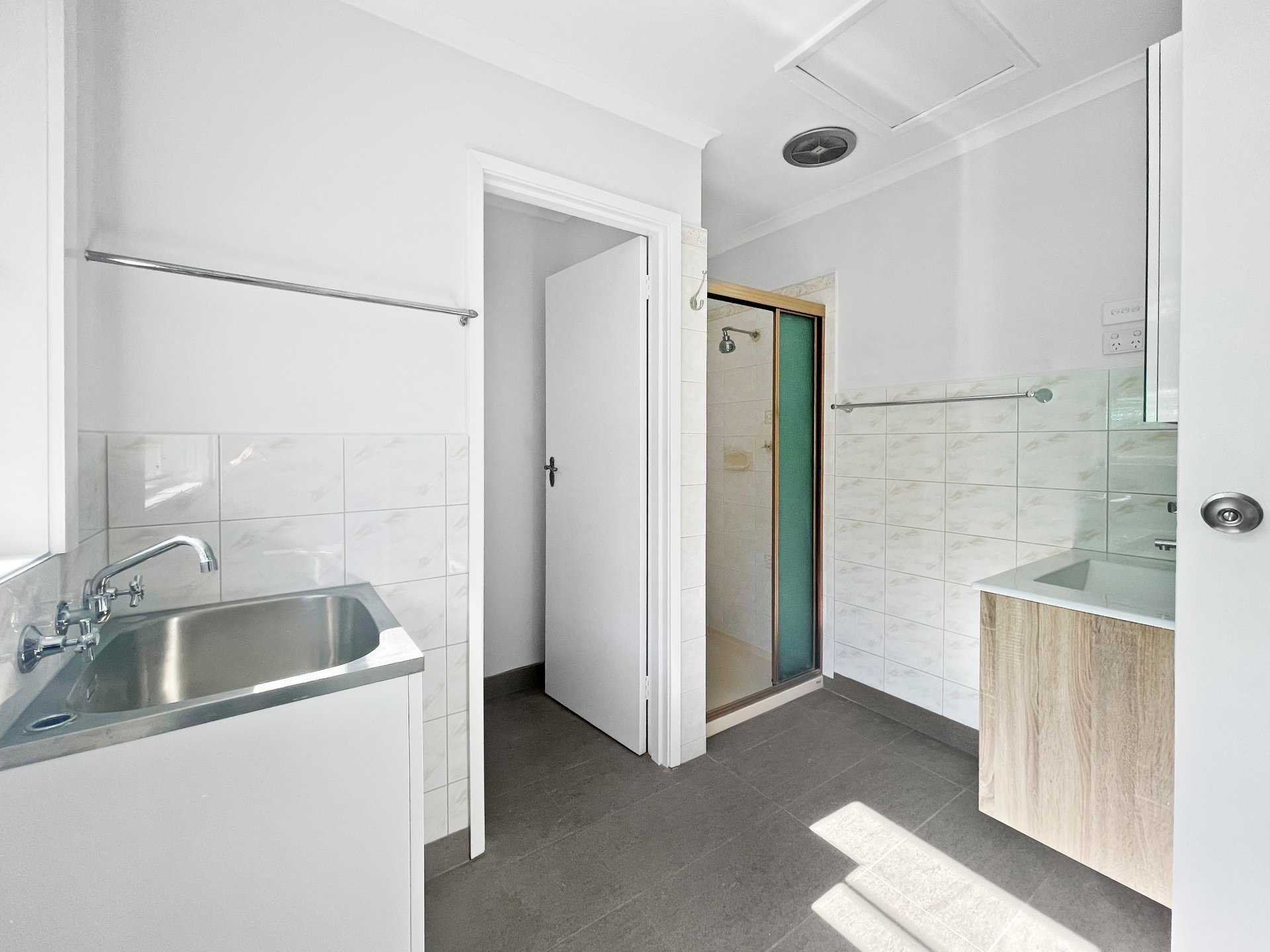 2/24 Wirksworth Street, Herne Hill image 3