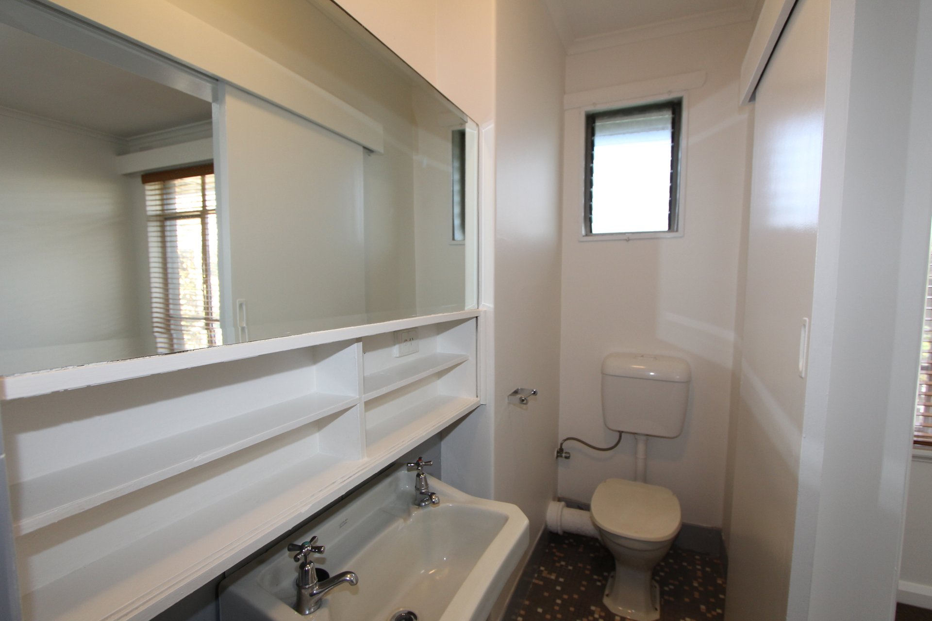 Property Gallery Thumbnail 4