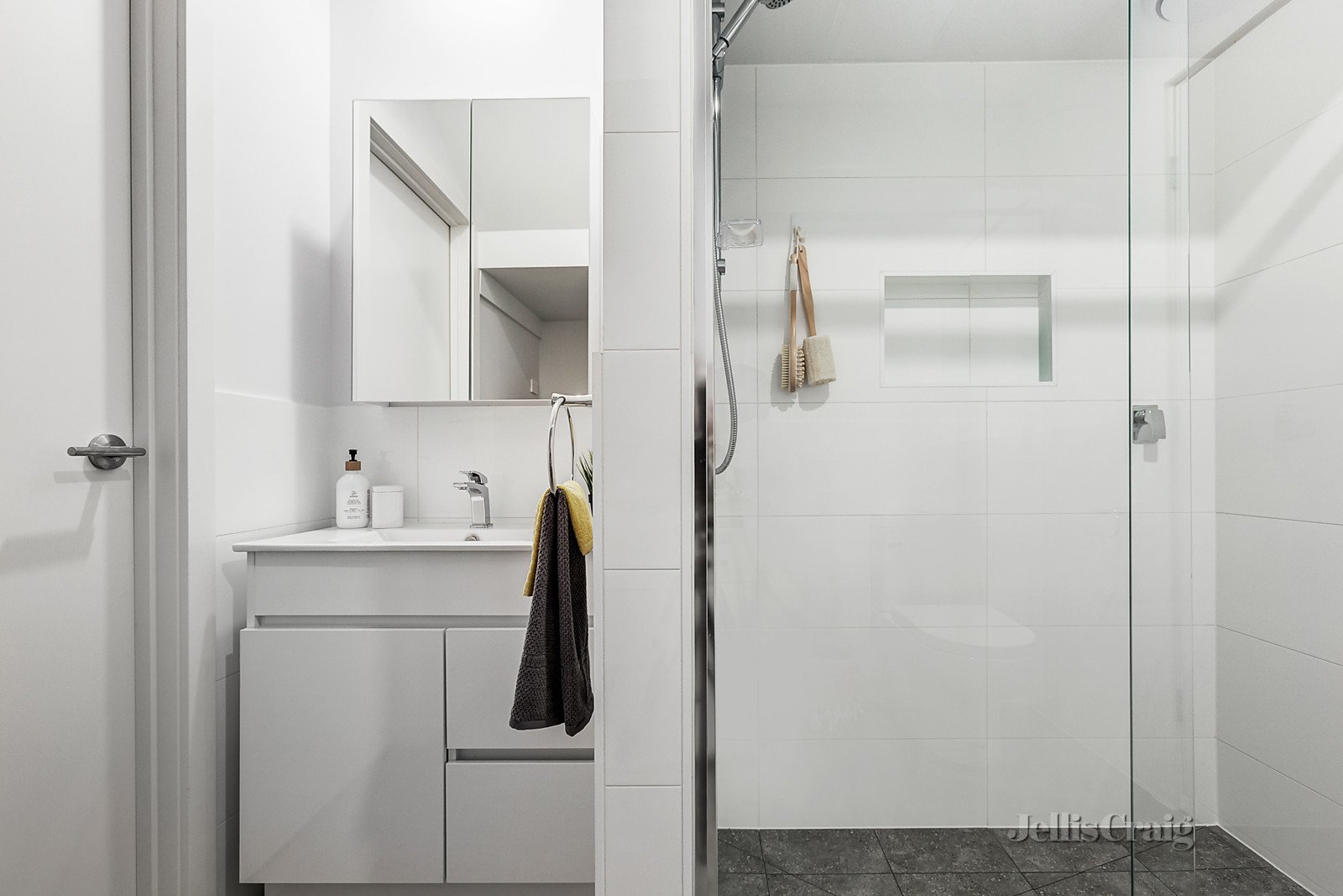 2/241 Heidelberg Road, Northcote image 8