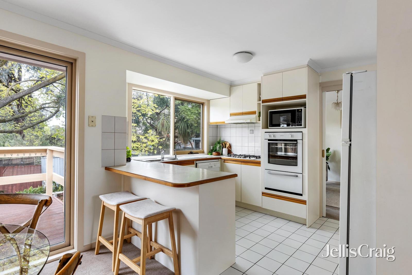 2/24A Rattray Road, Montmorency image 5