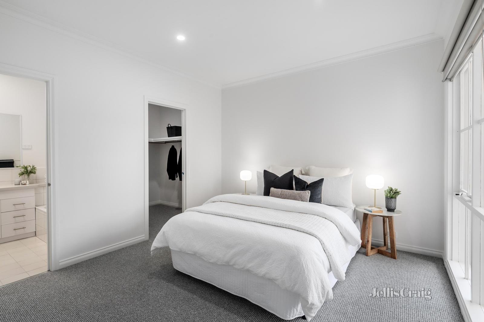 2/25 Albury Road, Balwyn North image 5