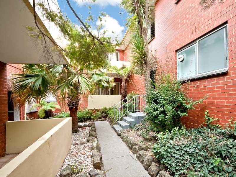 2/25 Ashted Road, Box Hill image 1