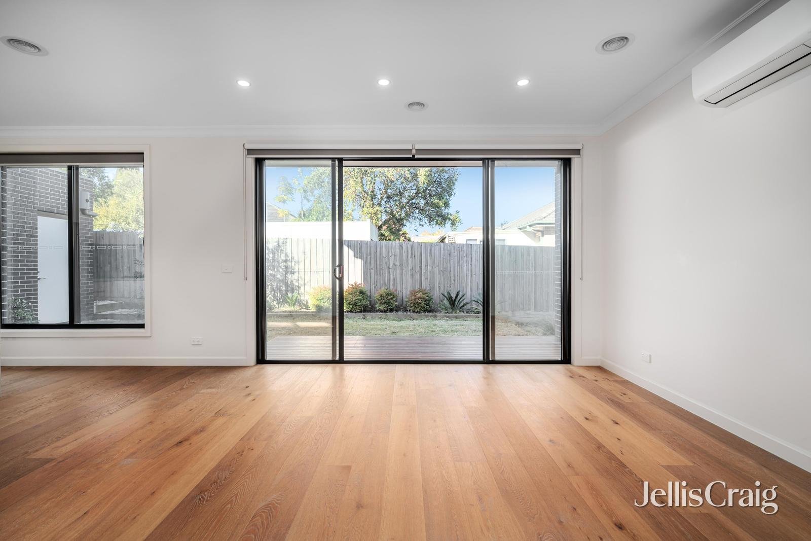 2/25 Bizley Street, Mount Waverley image 2