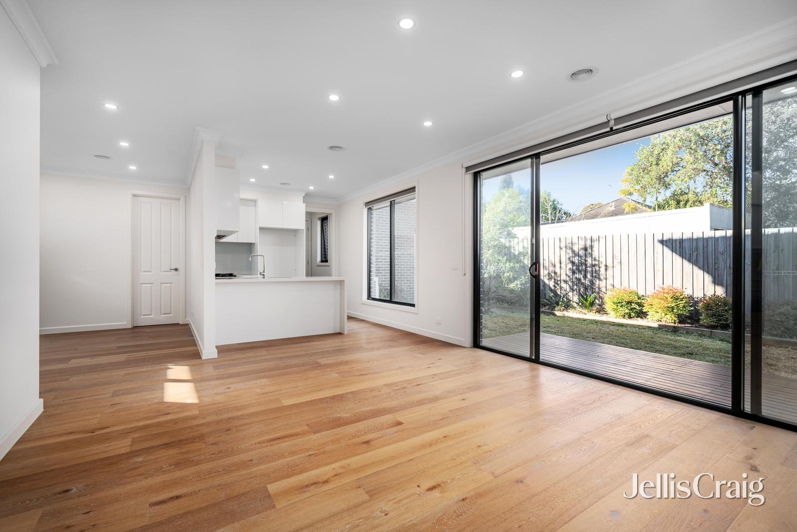 2/25 Bizley Street, Mount Waverley image 3