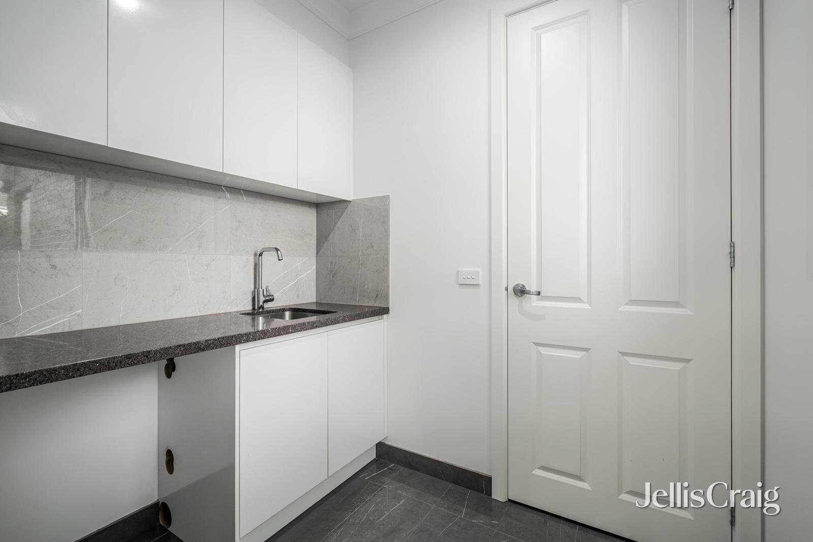 2/25 Bizley Street, Mount Waverley image 9