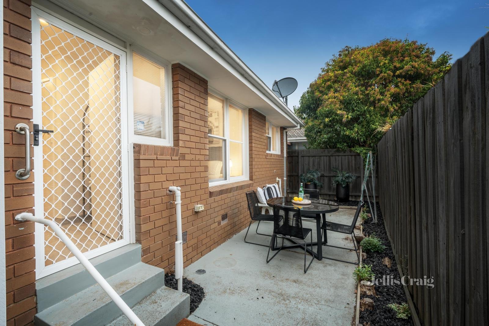 2/25 Charming Street, Hampton East image 8