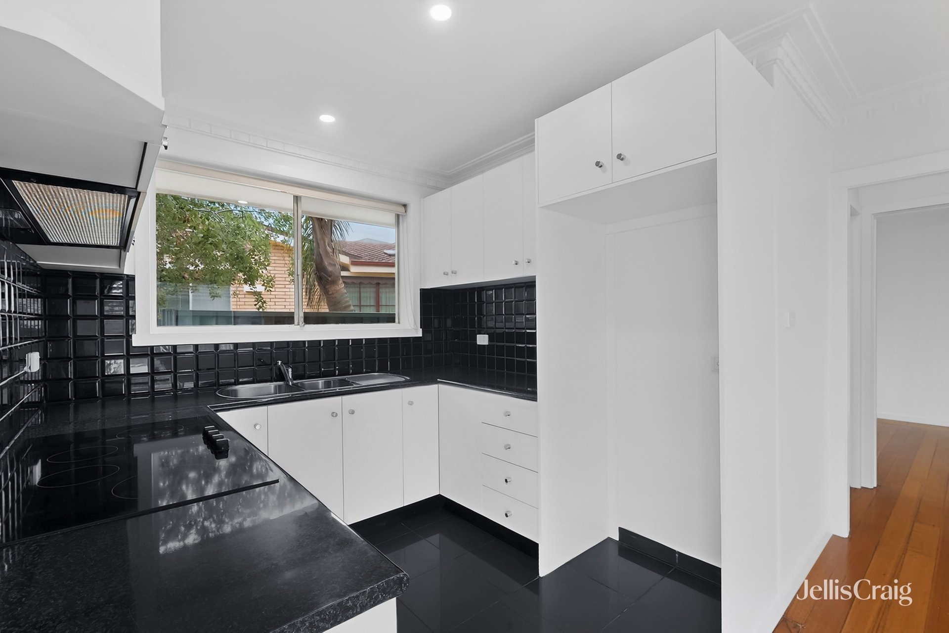 2/25 Christopher Crescent, Tullamarine image 3