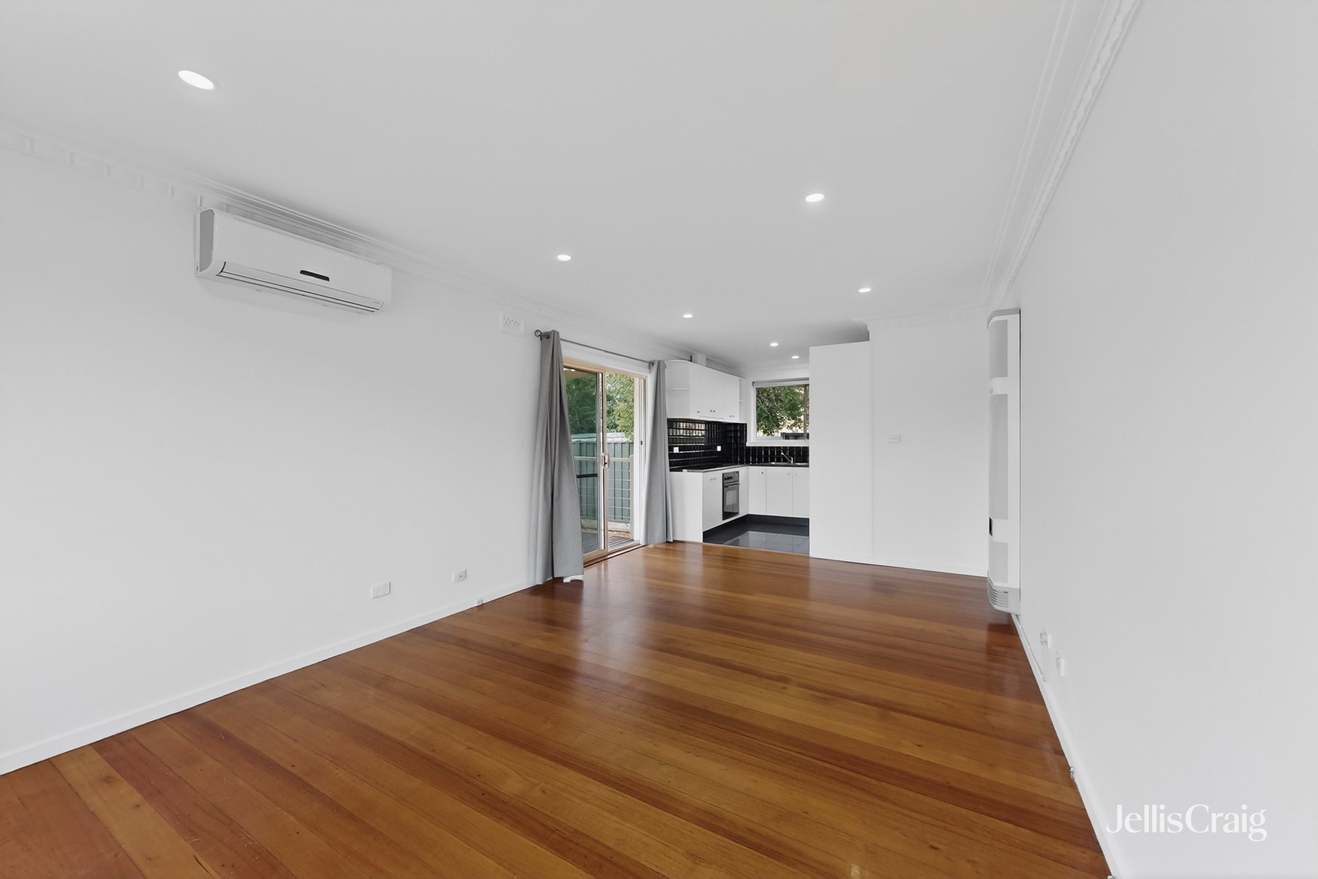 2/25 Christopher Crescent, Tullamarine image 5