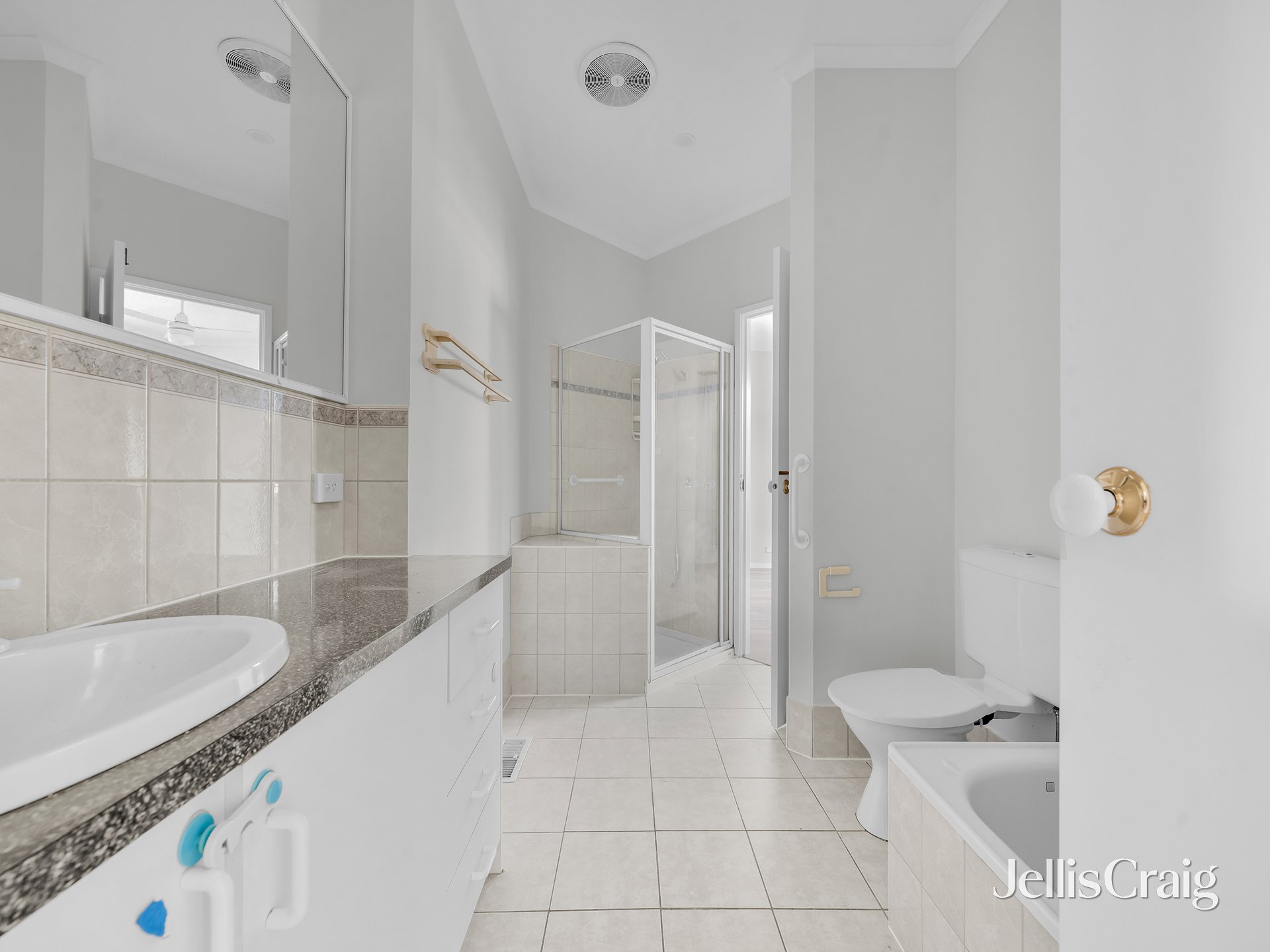 2/25 Dion Road, Glen Waverley image 6