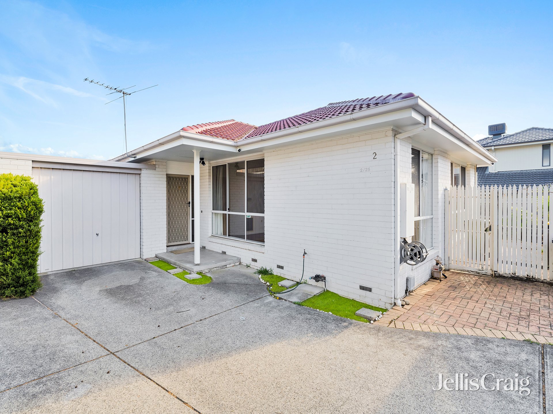 2/25 Dion Road, Glen Waverley image 1