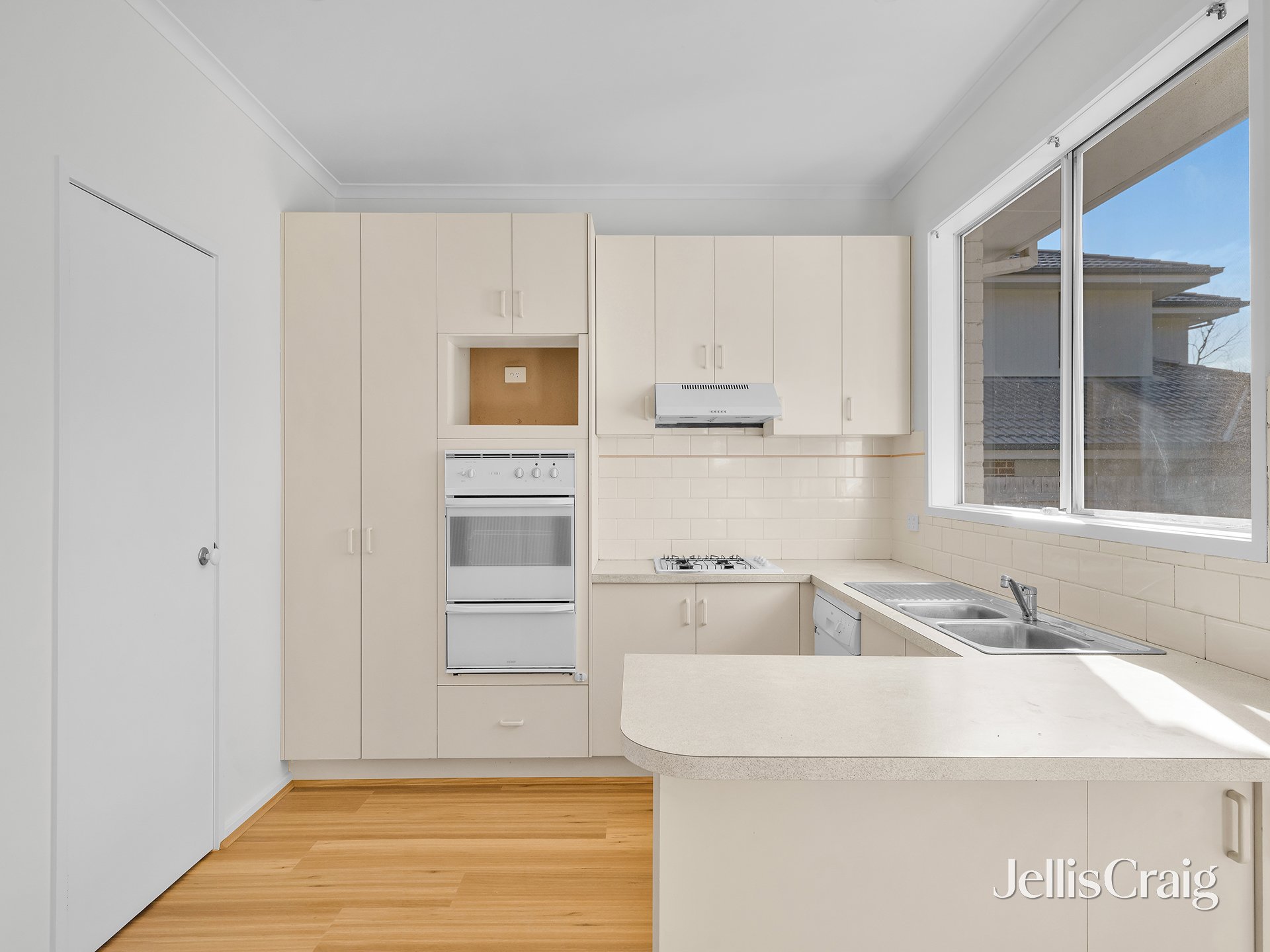 2/25 Dion Road, Glen Waverley image 3