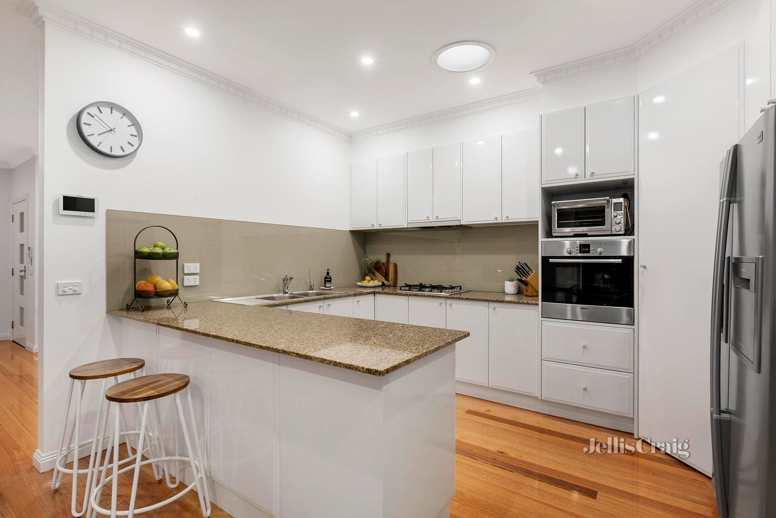 2/25 McLaren Street, Mount Waverley image 3