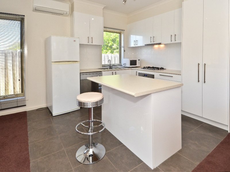 2/25 Nagle Drive, Belmont image 2