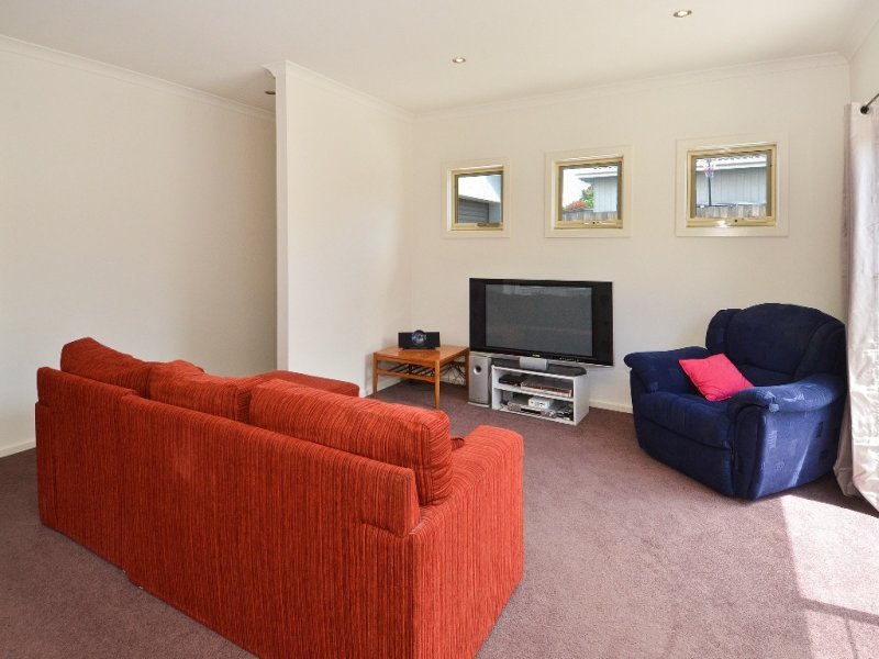 2/25 Nagle Drive, Belmont image 3