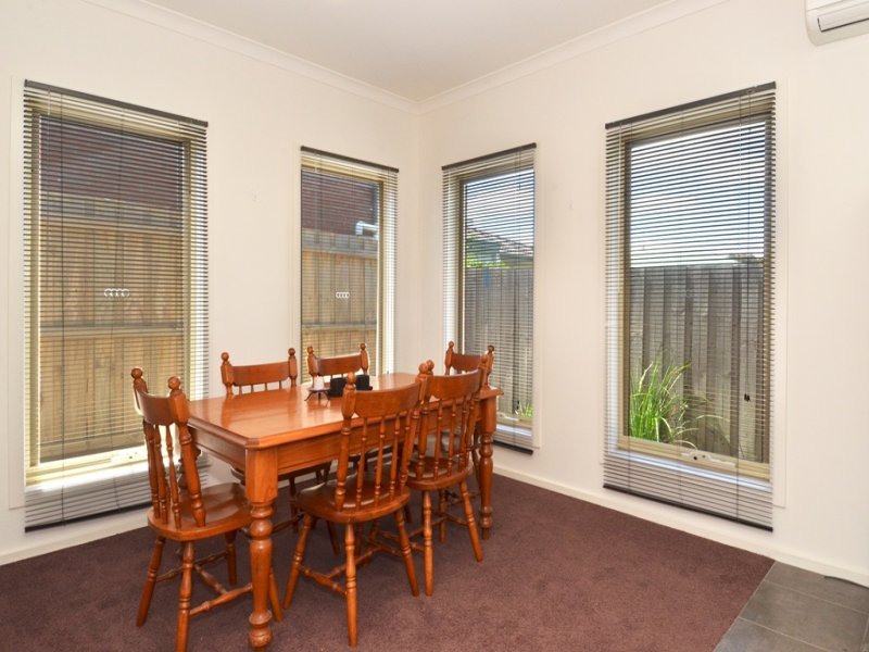 2/25 Nagle Drive, Belmont image 4