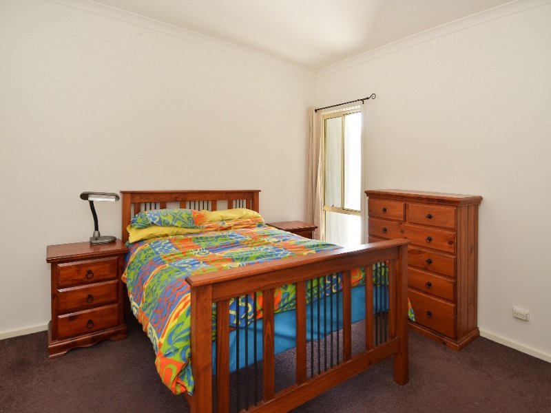 2/25 Nagle Drive, Belmont image 6