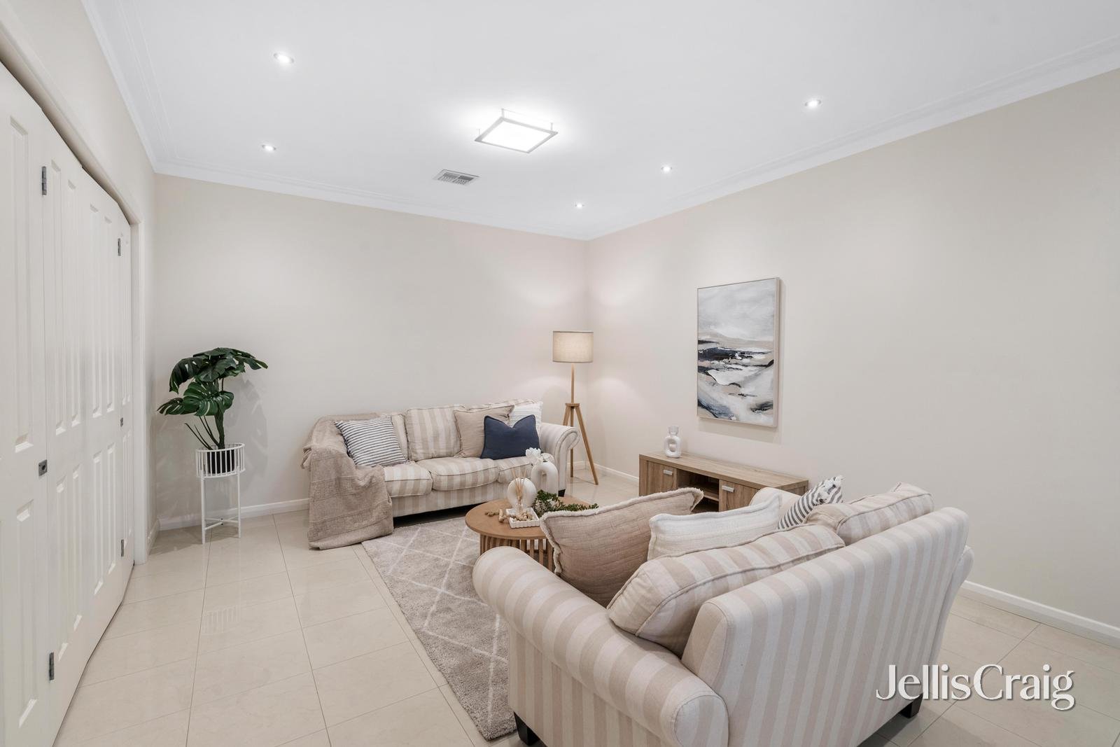 2/25 Rob Roy Street, Glen Waverley image 3