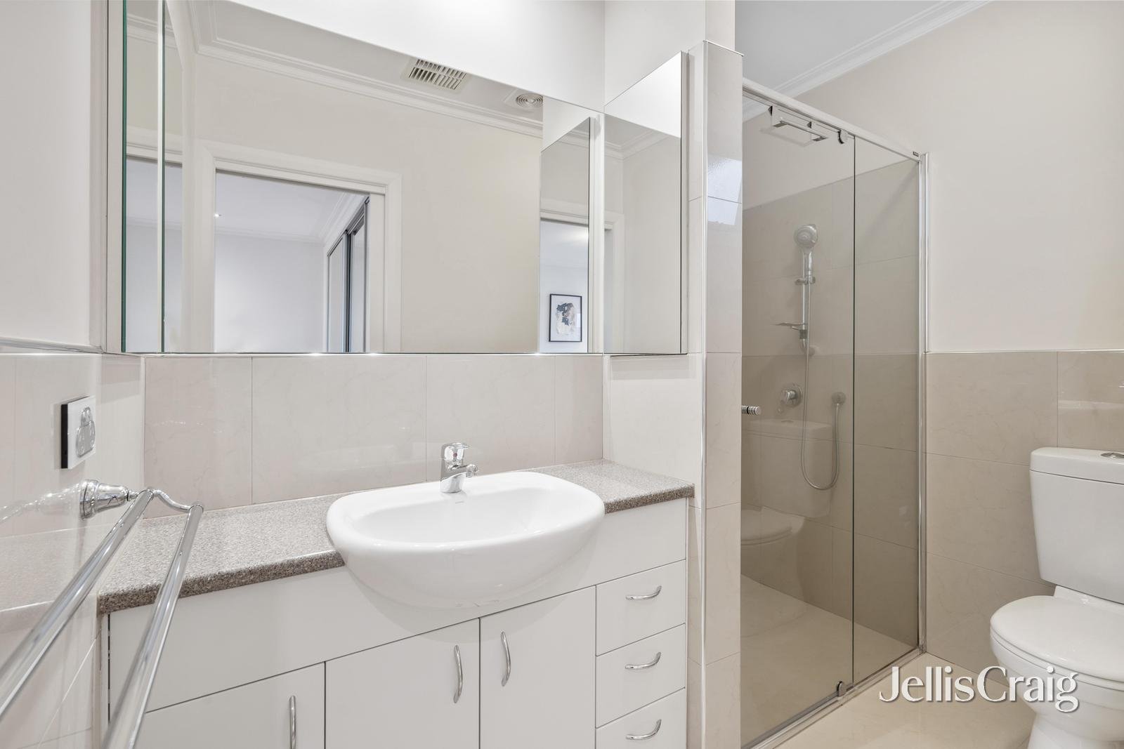2/25 Rob Roy Street, Glen Waverley image 7