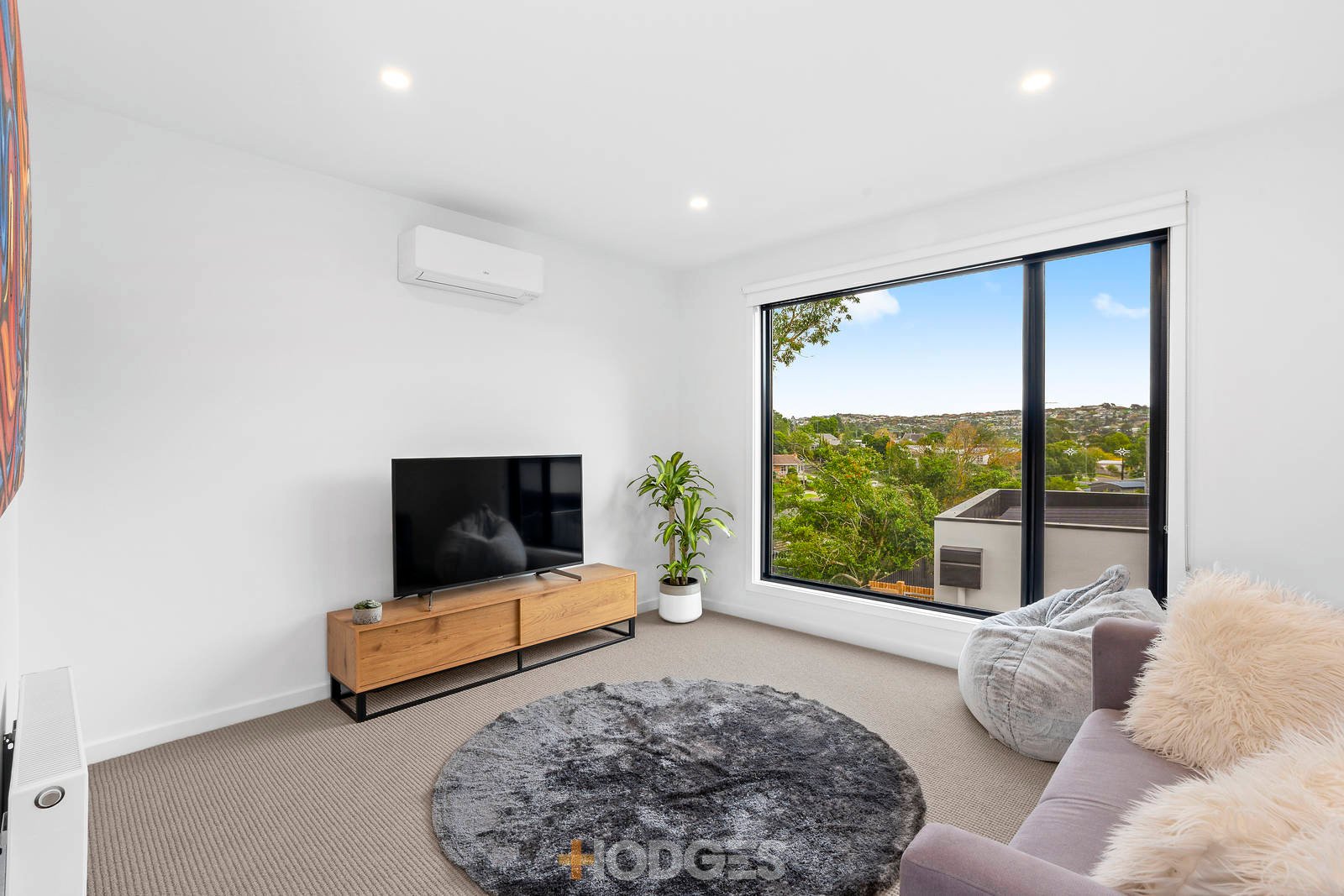 2 / 25 Sanglen Terrace Belmont
