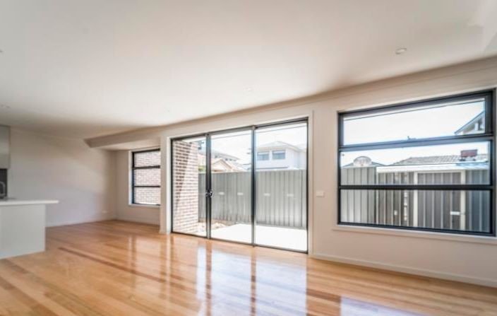 2/25 Simpsons Road, Box Hill image 2